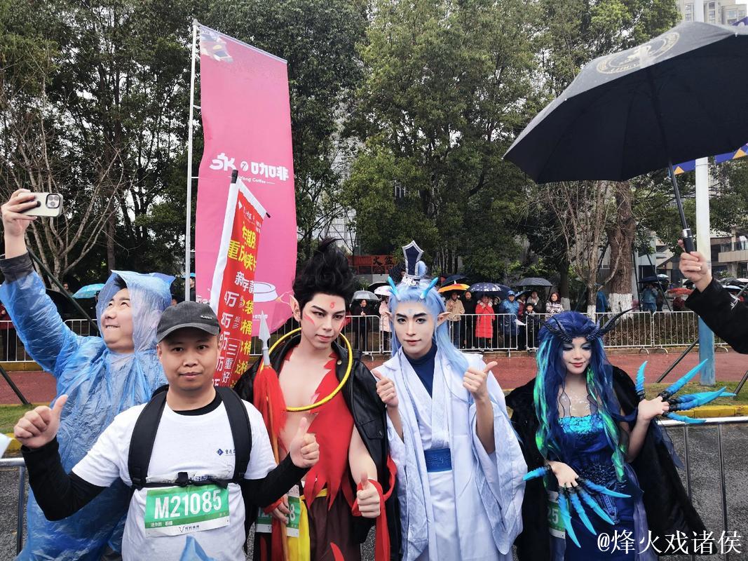 球迷热情支持,万州三峡银行队暂处劣势 球迷热情支持,万州三峡银行队暂处劣势